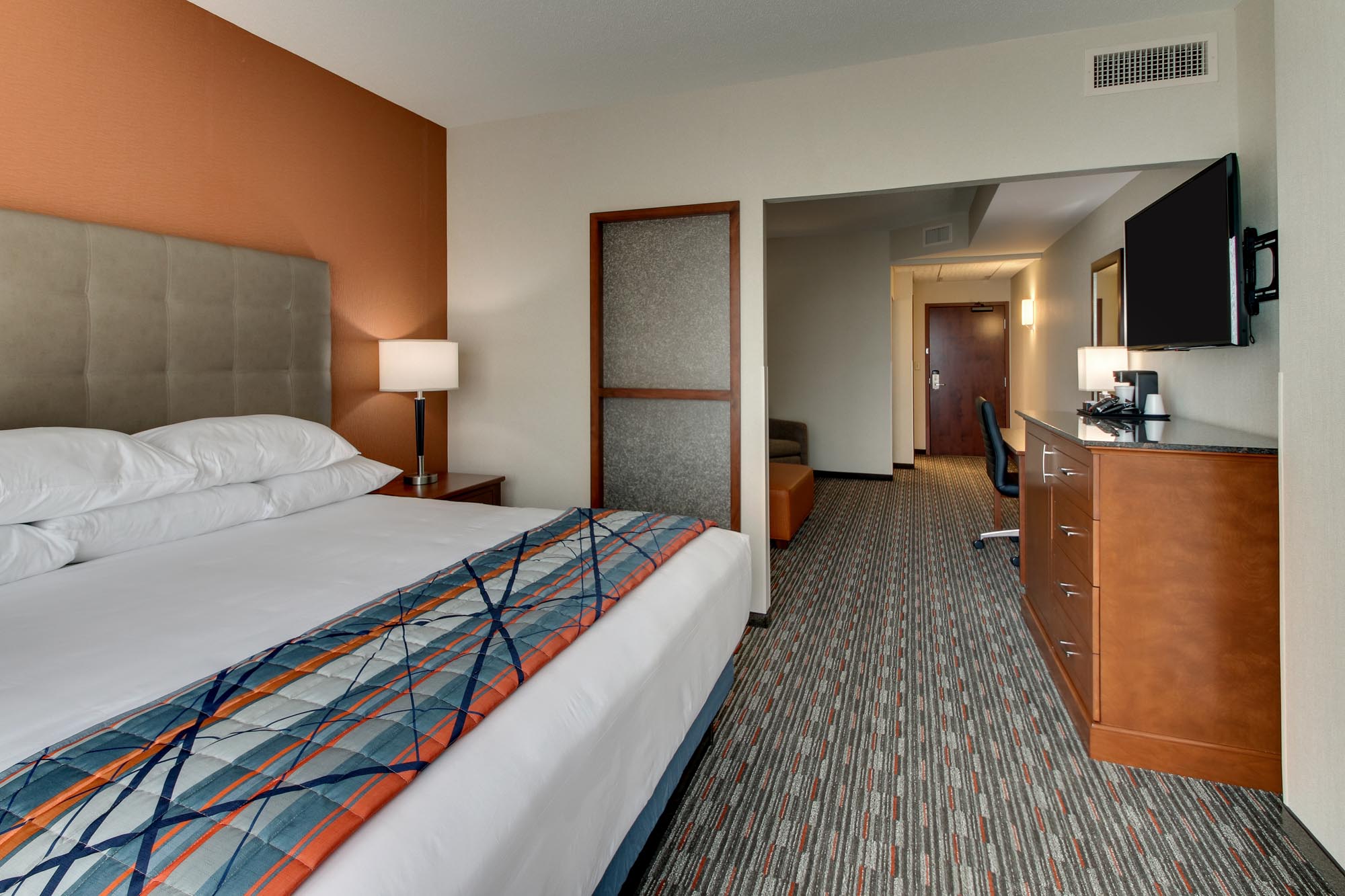 Drury Inn & Suites Knoxville - Deluxe King Guestroom
