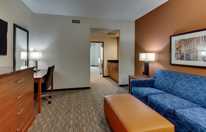 Drury Inn & Suites Knoxville - Two-room Suite Guestroom