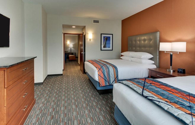 Drury Inn & Suites Knoxville - Two-room Suite Guestroom