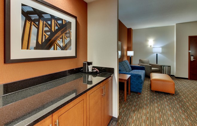 Drury Inn & Suites Knoxville - Two-room Suite Guestroom