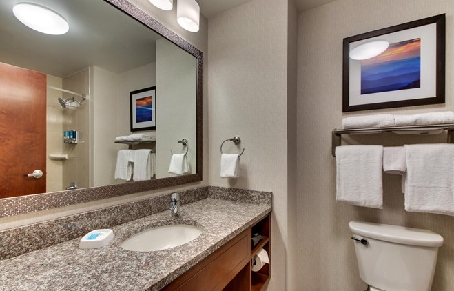 Drury Inn & Suites Knoxville - Two-room Suite Guestroom