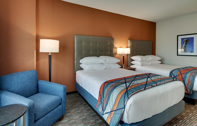 Drury Inn & Suites Knoxville - Deluxe Queen Guestroom