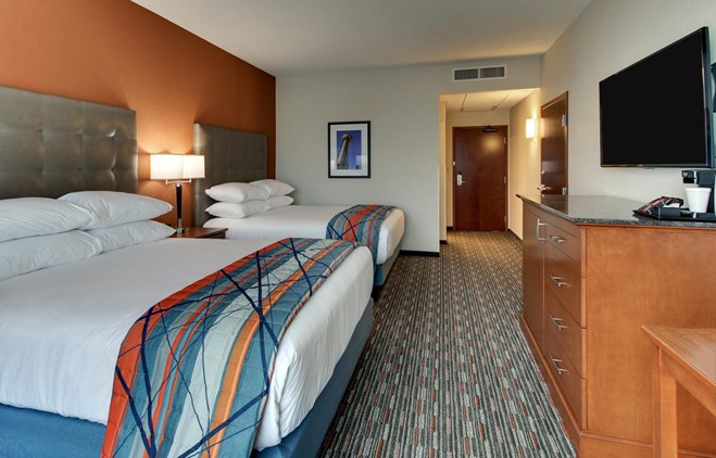 Drury Inn & Suites Knoxville - Deluxe Queen Guestroom