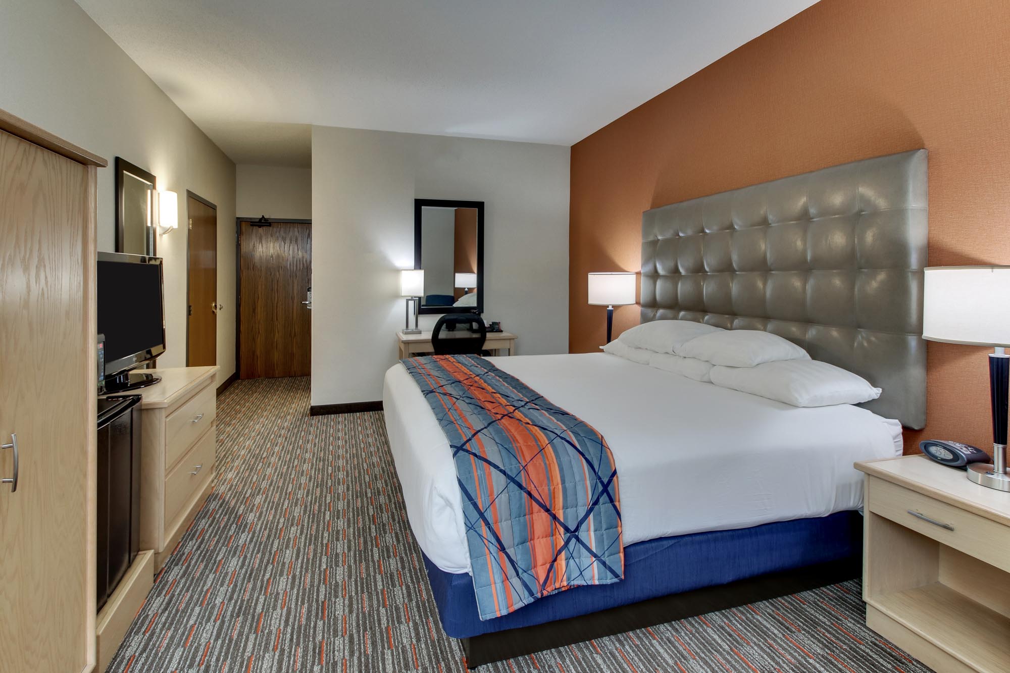 Pear Tree Inn Cape Girardeau West - Deluxe King Guestroom