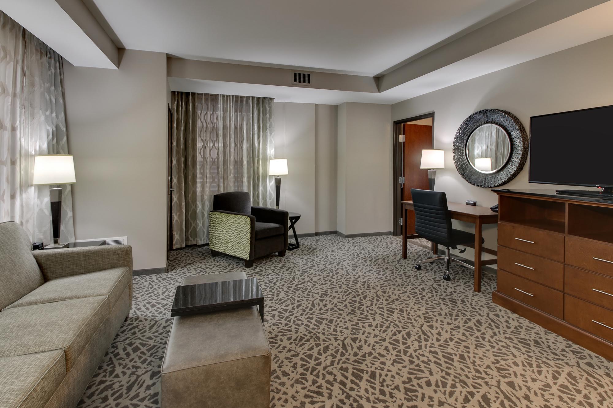 Drury Plaza Hotel Milwaukee Downtown - Two-room Suite Guestroom