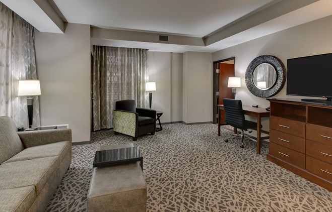 Drury Plaza Hotel Milwaukee Downtown - Two-room Suite Guestroom