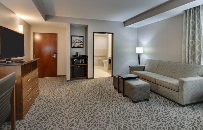 Drury Plaza Hotel Milwaukee Downtown - Two-room Suite Guestroom