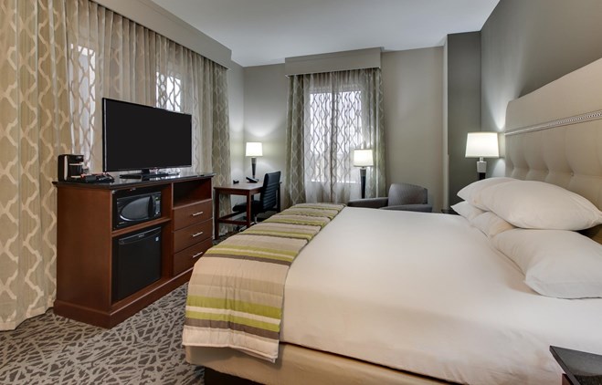 Drury Plaza Hotel Milwaukee Downtown - Deluxe King Guestroom