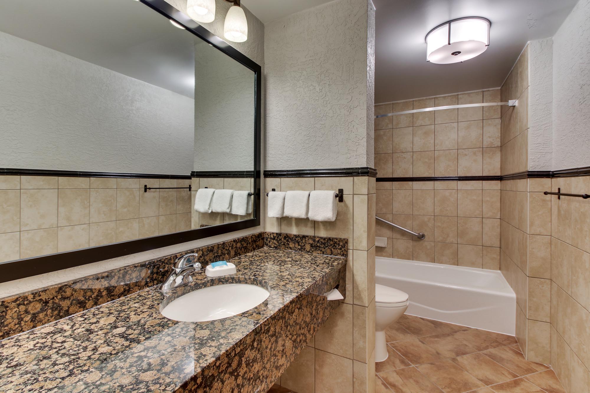 Drury Inn & Suites Phoenix Happy Valley - Bathroom