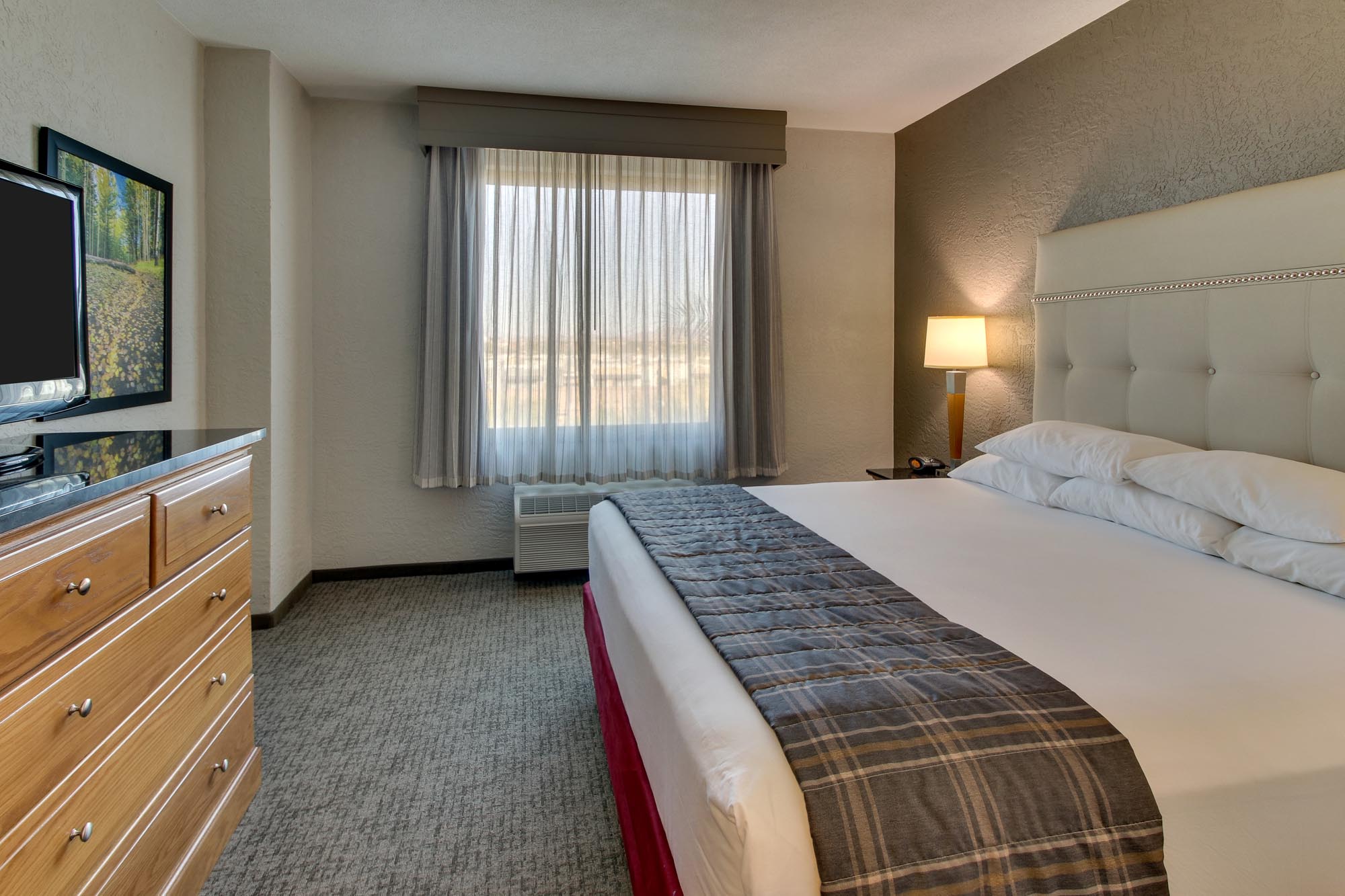 Drury Inn & Suites Phoenix Happy Valley - Two-room Suite Guestroom