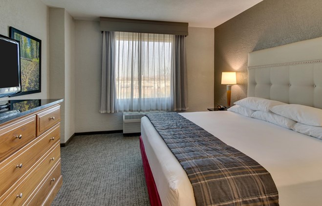 Drury Inn & Suites Phoenix Happy Valley - Two-room Suite Guestroom
