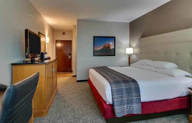 Drury Inn & Suites Phoenix Happy Valley - Deluxe King Guestroom