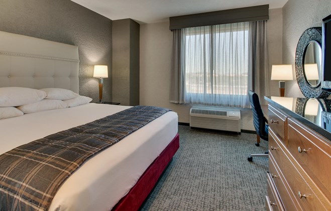 Drury Inn & Suites Phoenix Happy Valley - Deluxe King Guestroom