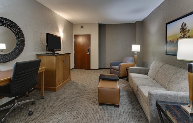 Drury Inn & Suites Phoenix Happy Valley - Two-room Suite Guestroom