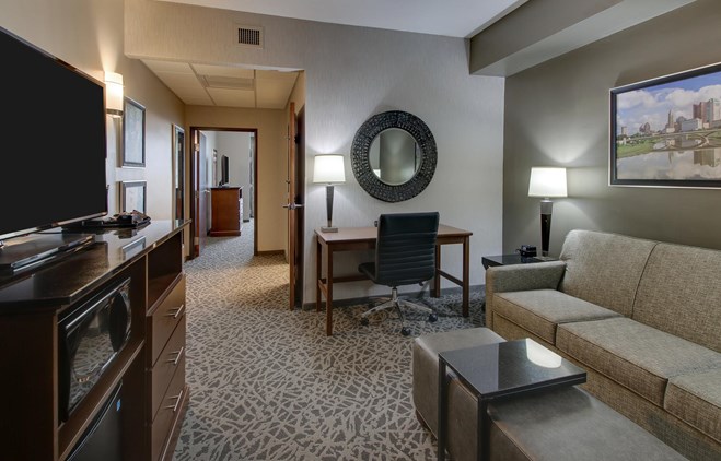 Drury Inn & Suites Columbus Polaris - Two-room Suite Guestroom