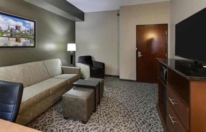 Drury Inn & Suites Columbus Polaris - Two-room Suite Guestroom