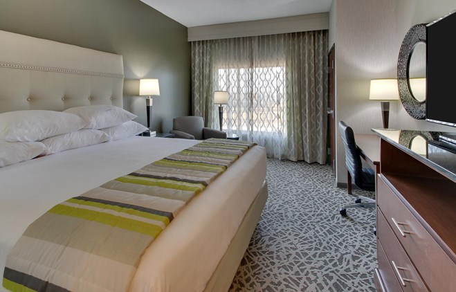 Drury Inn & Suites Columbus Polaris - Deluxe King Guestroom