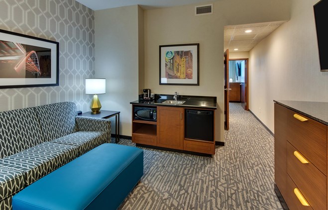Drury Plaza Hotel Nashville Downtown - Two-room Suite Guestroom