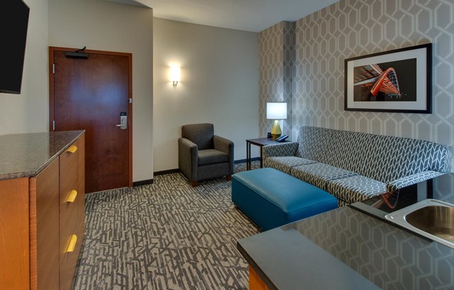 Drury Plaza Hotel Nashville Downtown - Two-room Suite Guestroom