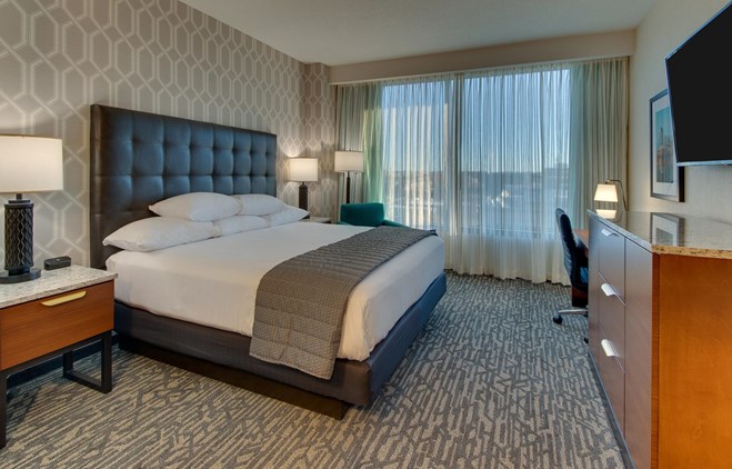 Drury Plaza Hotel Nashville Downtown - Two-room Suite Guestroom