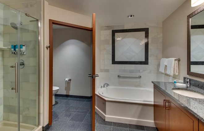 Drury Plaza Hotel Nashville Downtown - Two-room Suite Guestroom
