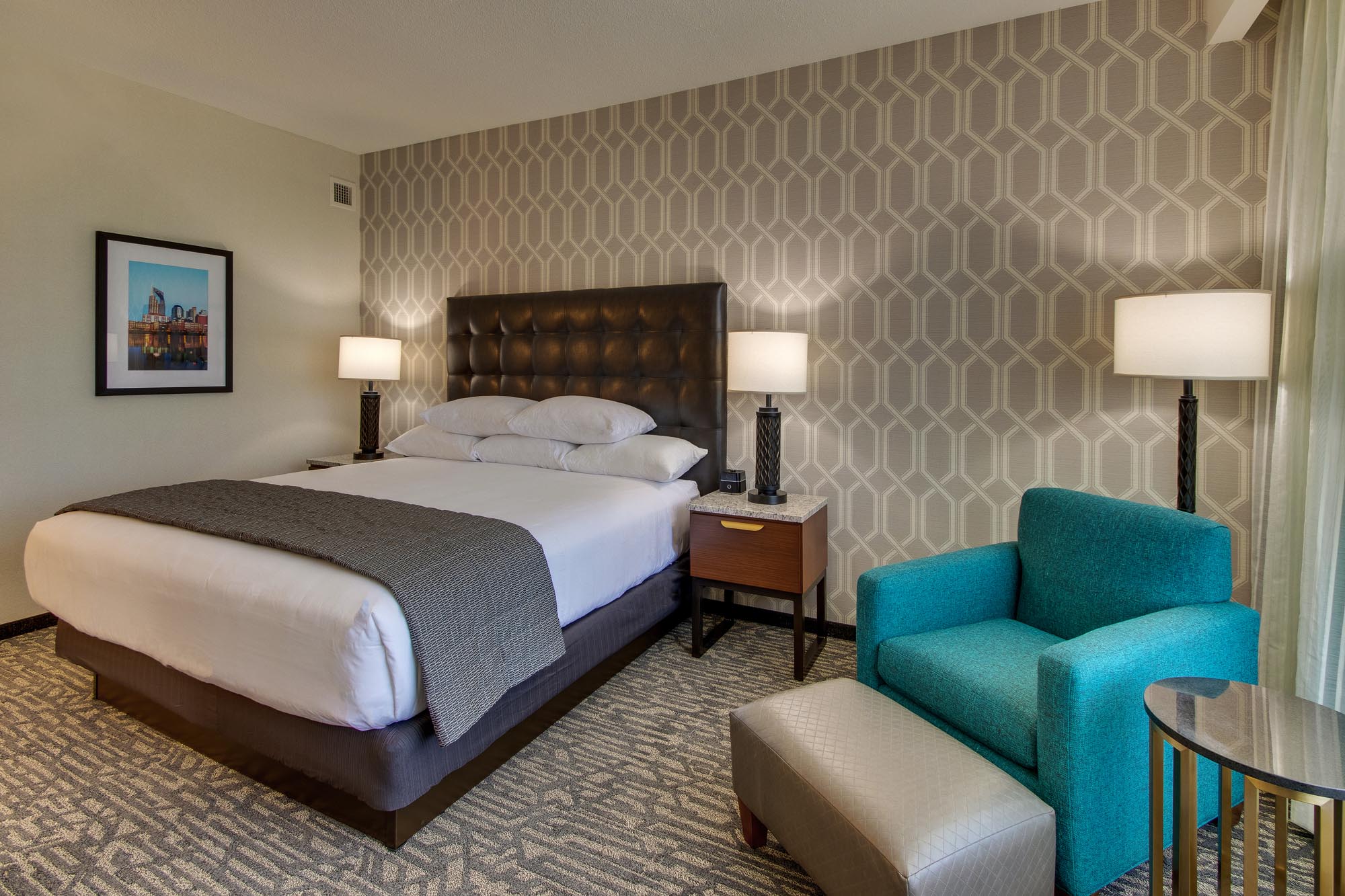 Drury Plaza Hotel Nashville Downtown - Deluxe King Guestroom