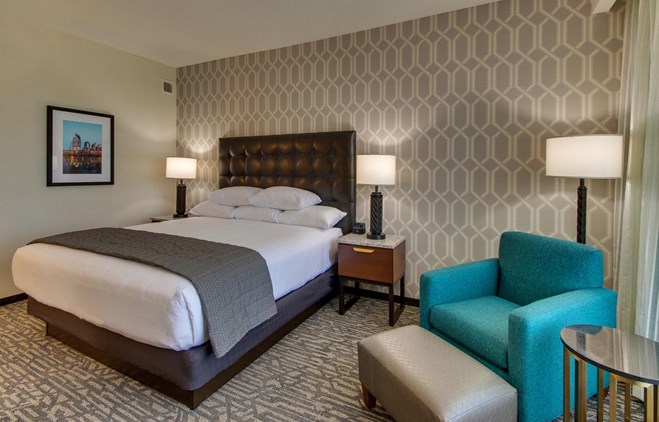Drury Plaza Hotel Nashville Downtown - Deluxe King Guestroom