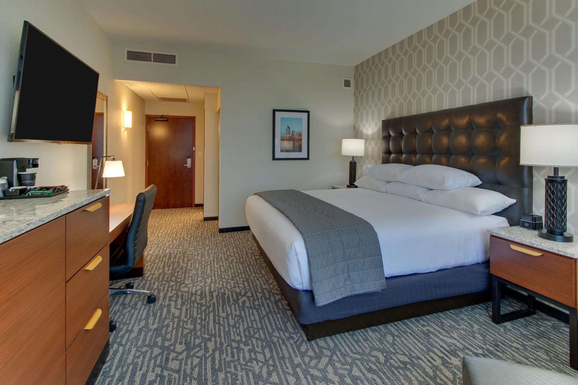 Drury Plaza Hotel Nashville Downtown - Deluxe King Guestroom