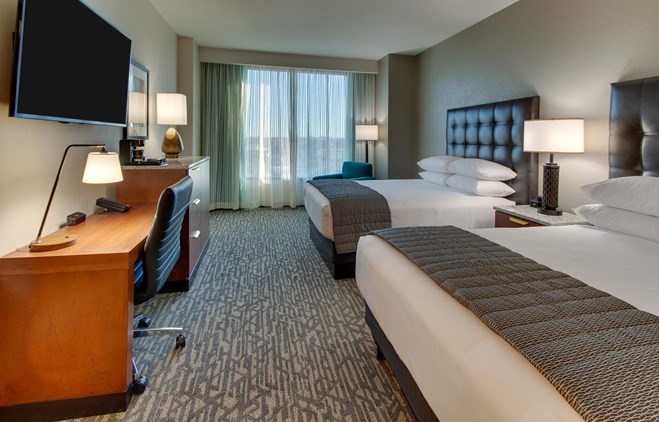 Drury Plaza Hotel Nashville Downtown - Deluxe Queen Guestroom