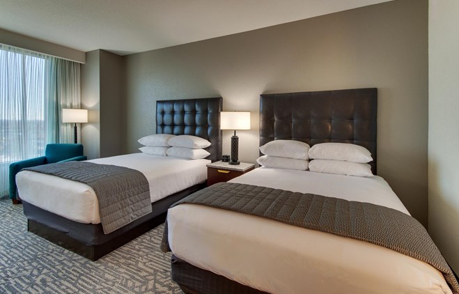Drury Plaza Hotel Nashville Downtown - Deluxe Queen Guestroom