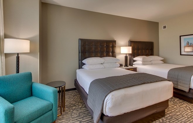 Drury Plaza Hotel Nashville Downtown - Deluxe Queen Guestroom