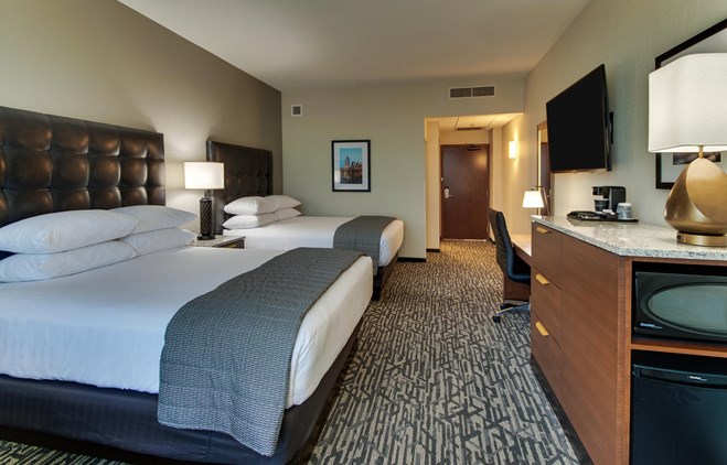 Drury Plaza Hotel Nashville Downtown - Deluxe Queen Guestroom