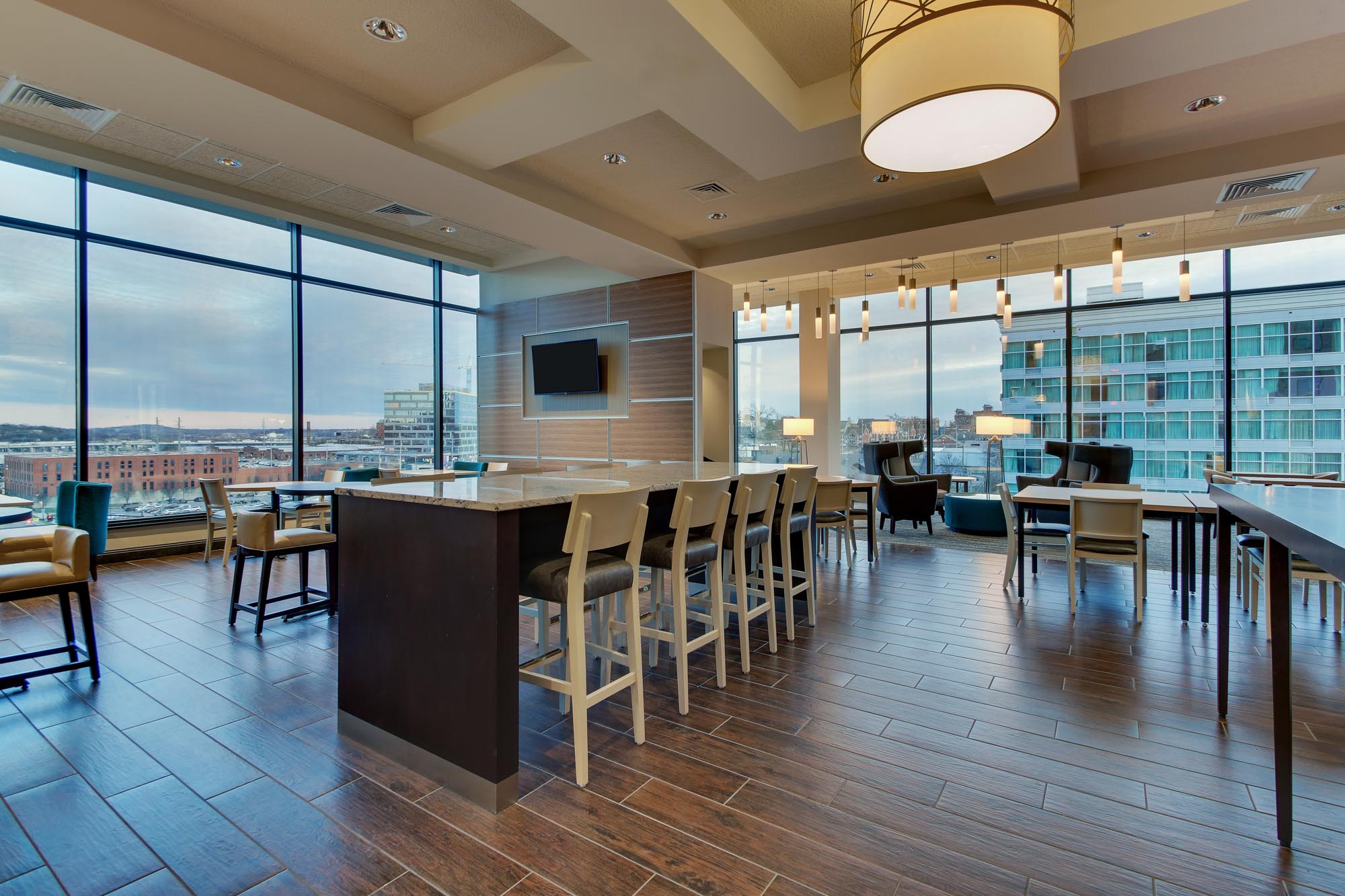 Drury Plaza Hotel Nashville Downtown - Kitchen and Bar