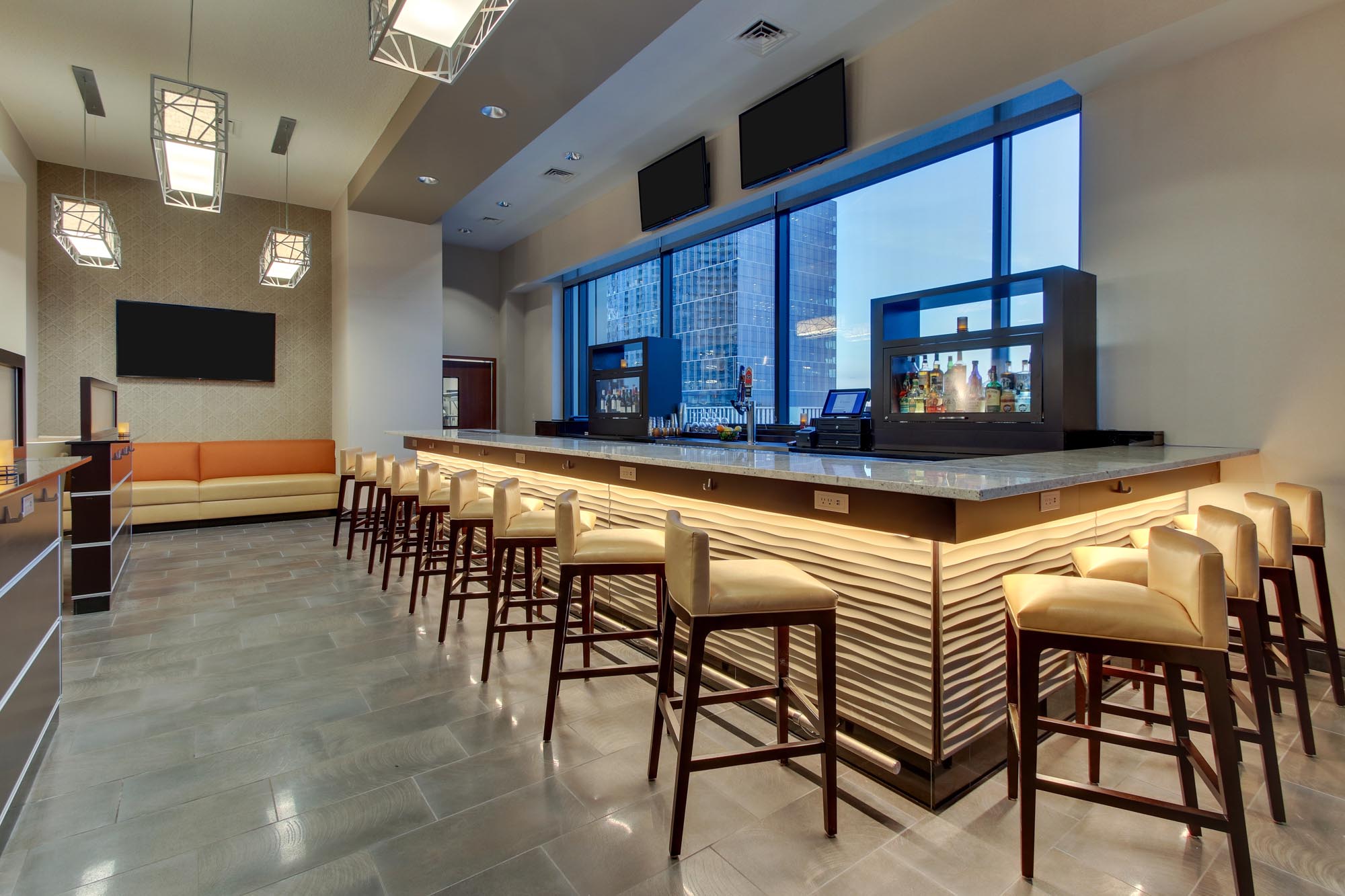 Drury Plaza Hotel Nashville Downtown - Kitchen and Bar