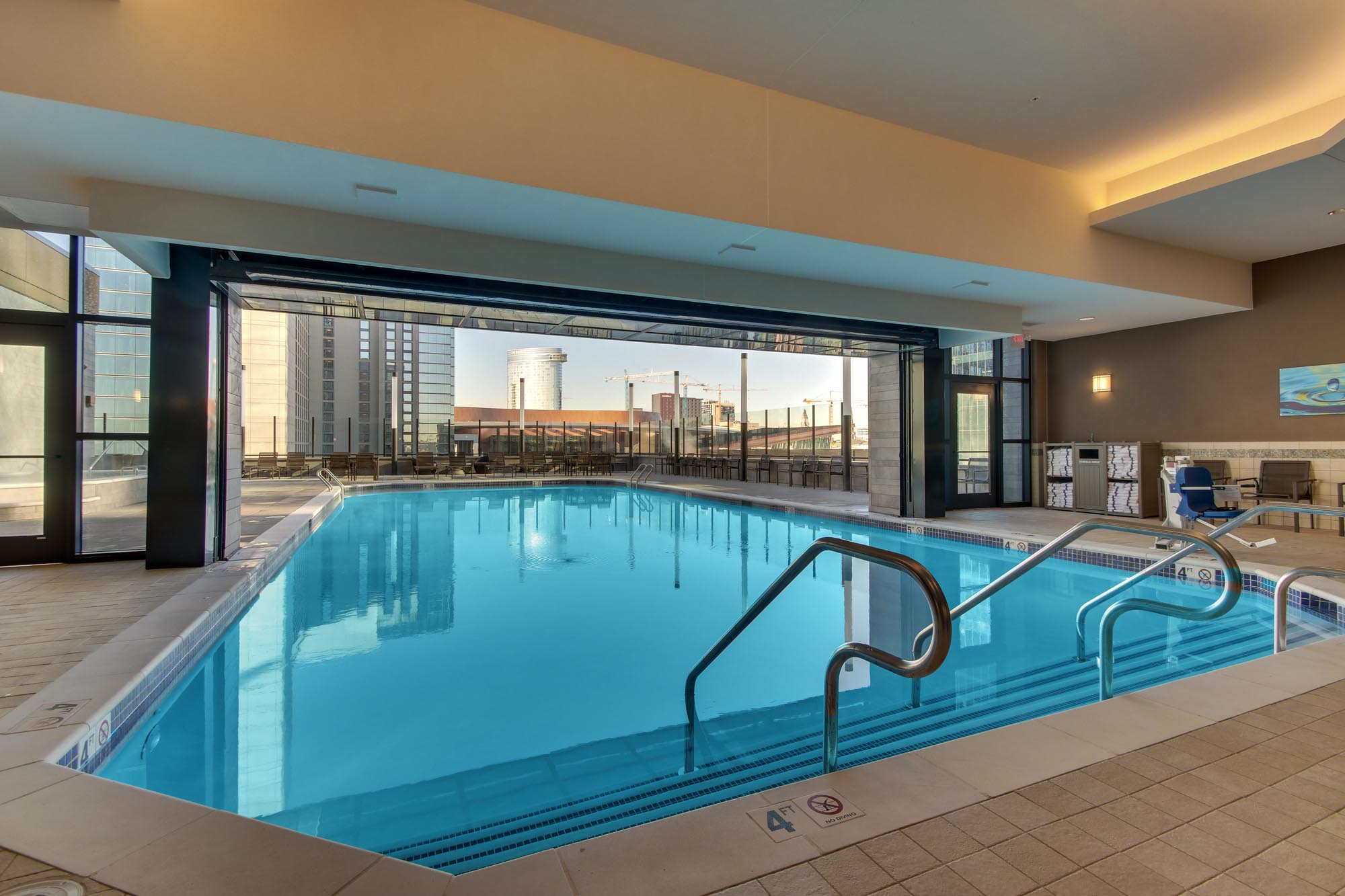 Drury Plaza Hotel Nashville Downtown - Indoor/Outdoor Pool