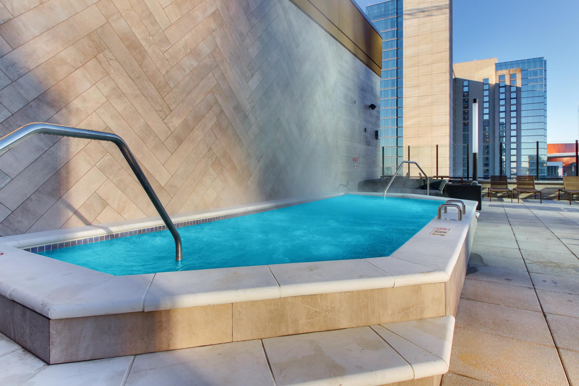 Drury Plaza Hotel Nashville Downtown - Indoor/Outdoor Pool