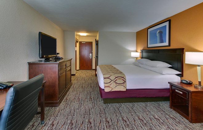 Pear Tree Inn Arnold - Deluxe King Guestroom