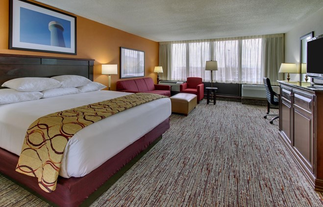 Pear Tree Inn Arnold - Deluxe King Guestroom