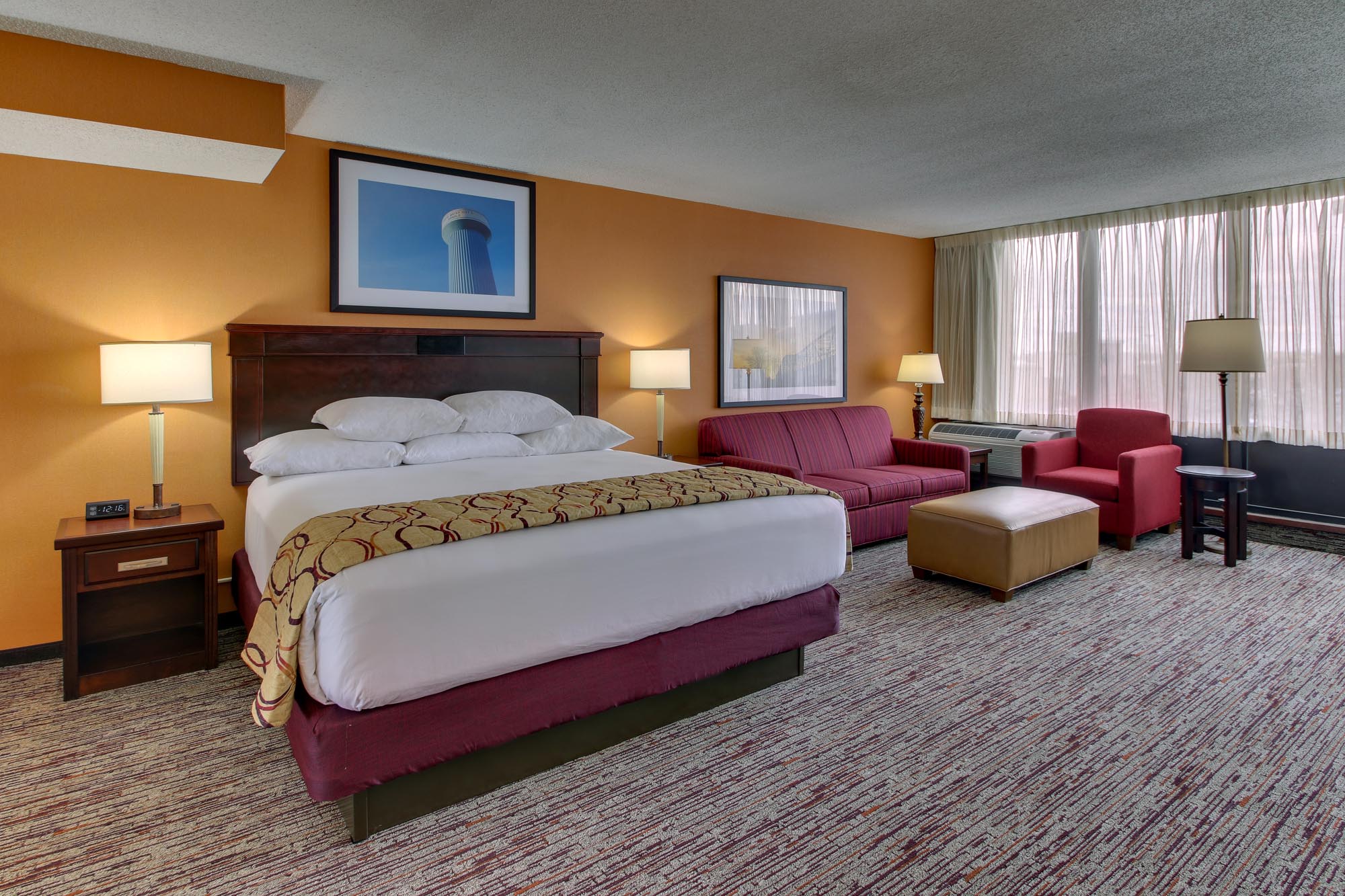 Pear Tree Inn Arnold - Deluxe King Guestroom