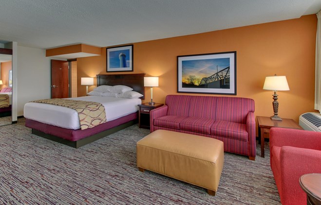 Pear Tree Inn Arnold - Deluxe King Guestroom