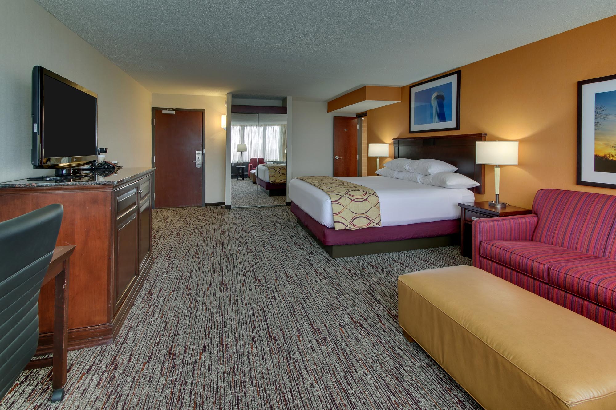 Pear Tree Inn Arnold - Deluxe King Guestroom