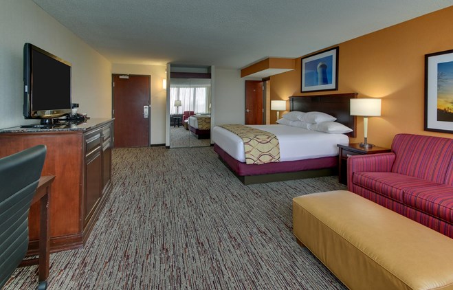 Pear Tree Inn Arnold - Deluxe King Guestroom
