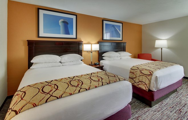 Pear Tree Inn Arnold - Deluxe Queen Guestroom
