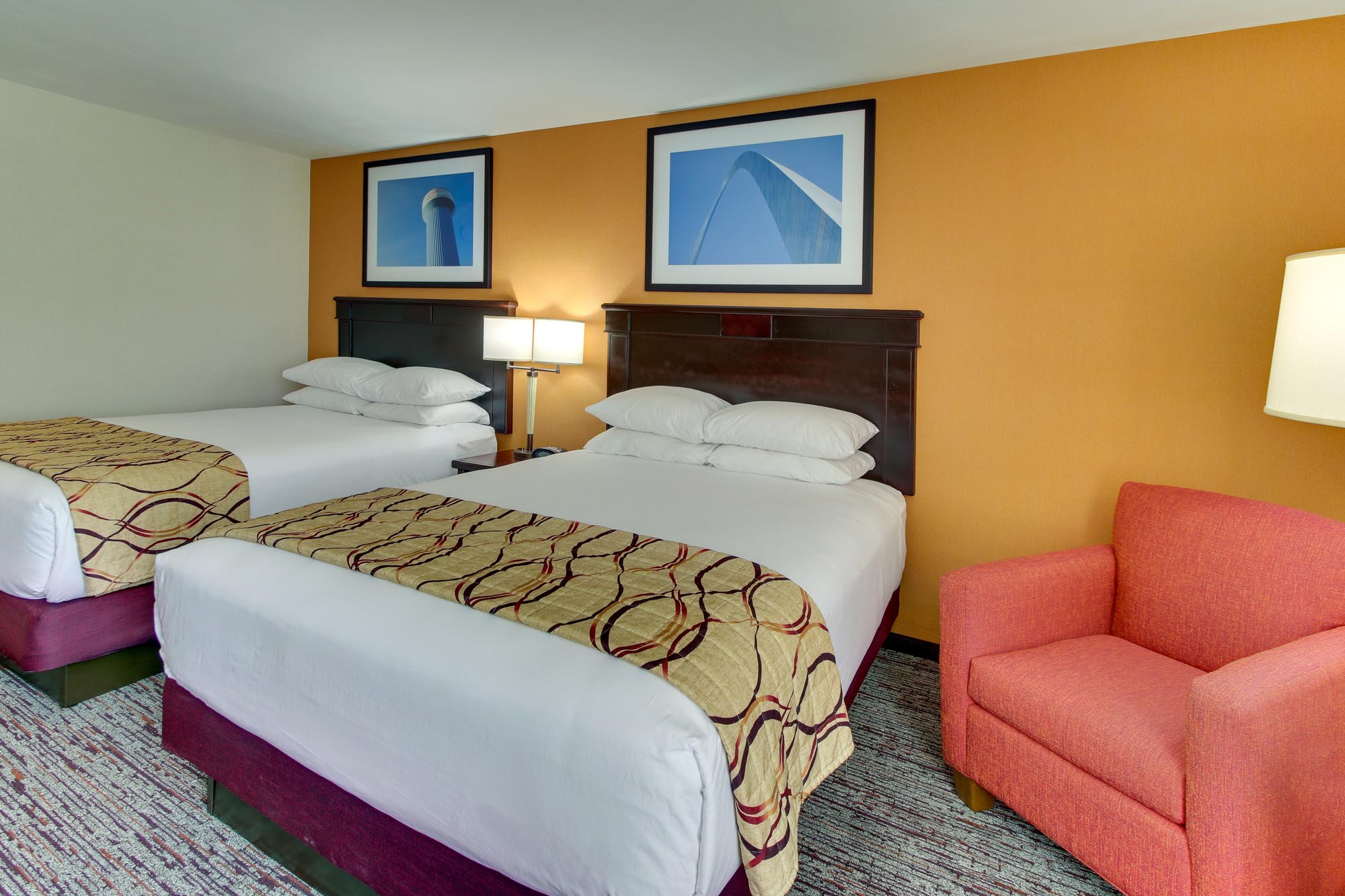 Pear Tree Inn Arnold - Deluxe Queen Guestroom