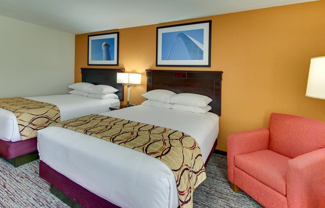 Pear Tree Inn Arnold - Deluxe Queen Guestroom