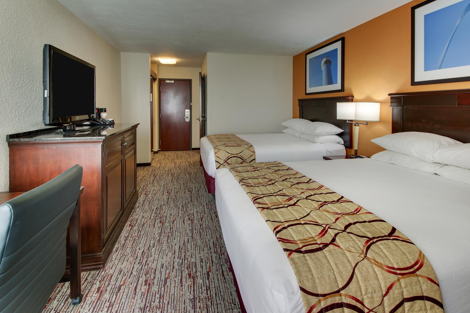 Pear Tree Inn Arnold - Deluxe Queen Guestroom