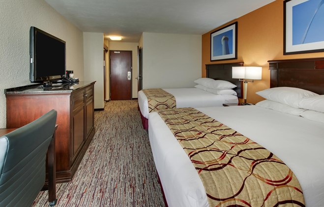 Pear Tree Inn Arnold - Deluxe Queen Guestroom