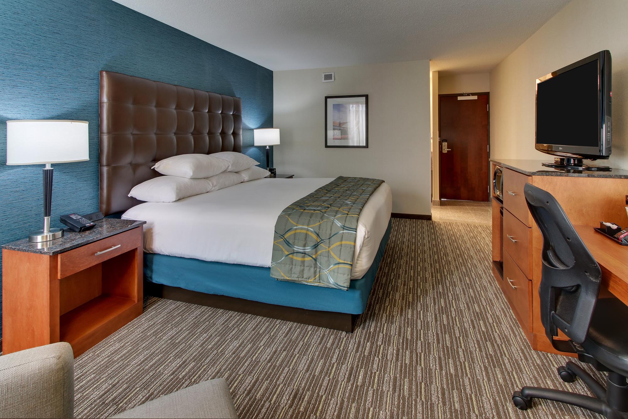 Pear Tree Inn St. Louis Airport - Deluxe King Guestroom