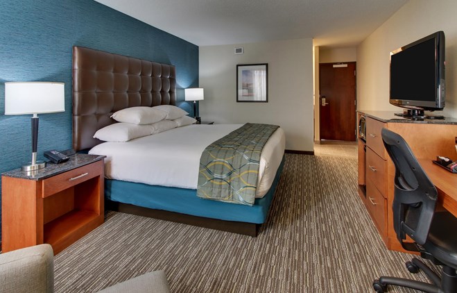 Pear Tree Inn St. Louis Airport - Deluxe King Guestroom