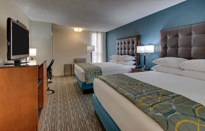 Pear Tree Inn St. Louis Airport - Deluxe Queen Guestroom